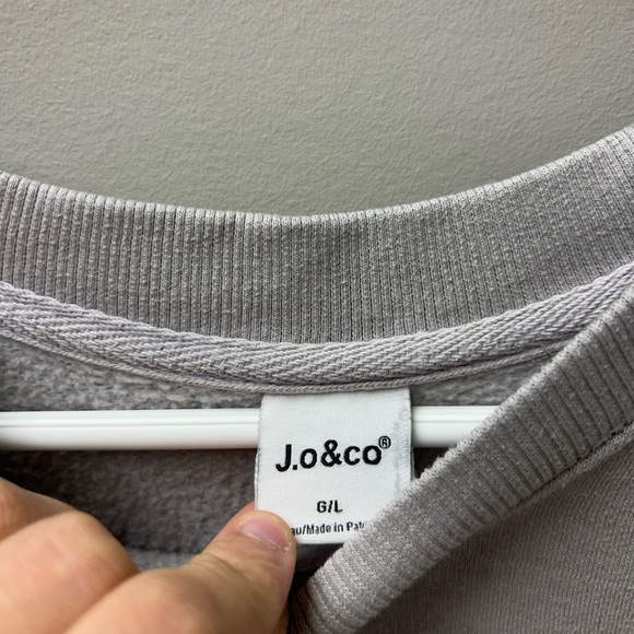 J.O & Co Light Grey Women’s Crewneck - Picture 3 of 3
